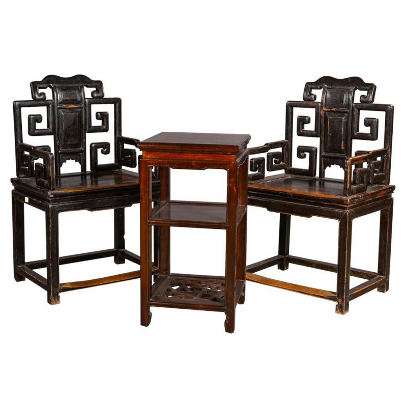 conjunto de mesa y dos sillas de madera acabado artesanal