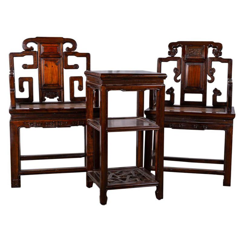 conjunto de mesa y dos sillas de madera acabado artesanal