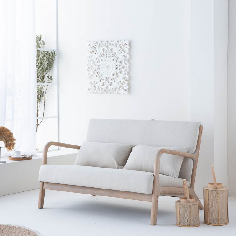 sofa de madera y tapizado