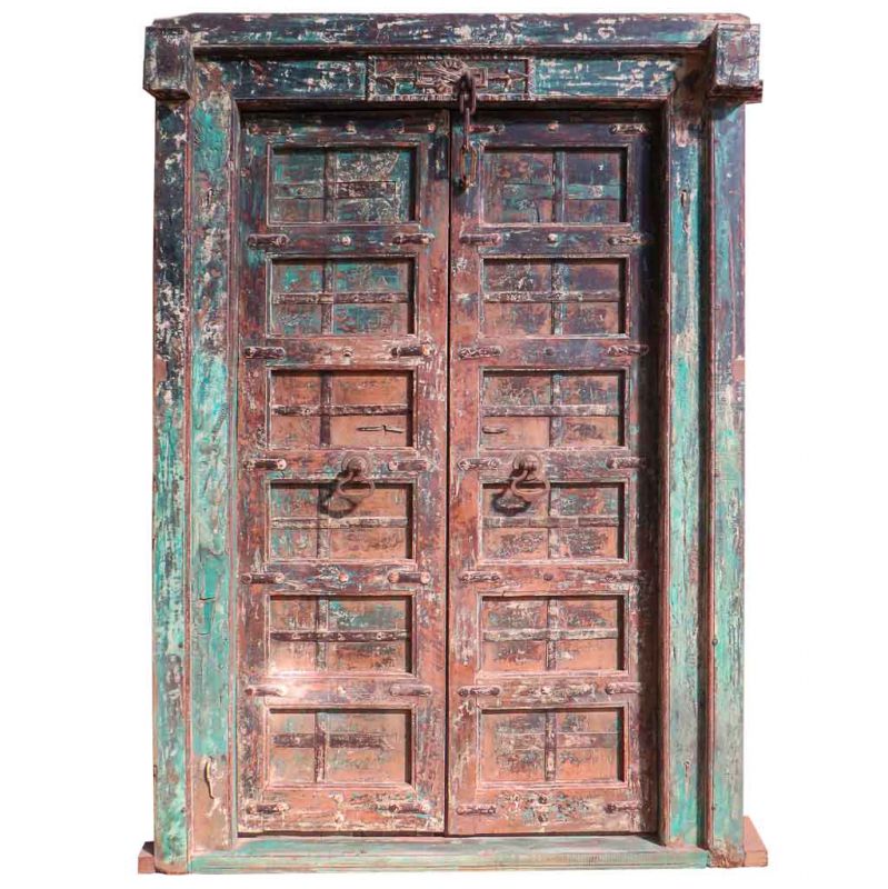 puerta de madera y metal acabado artesanal marron