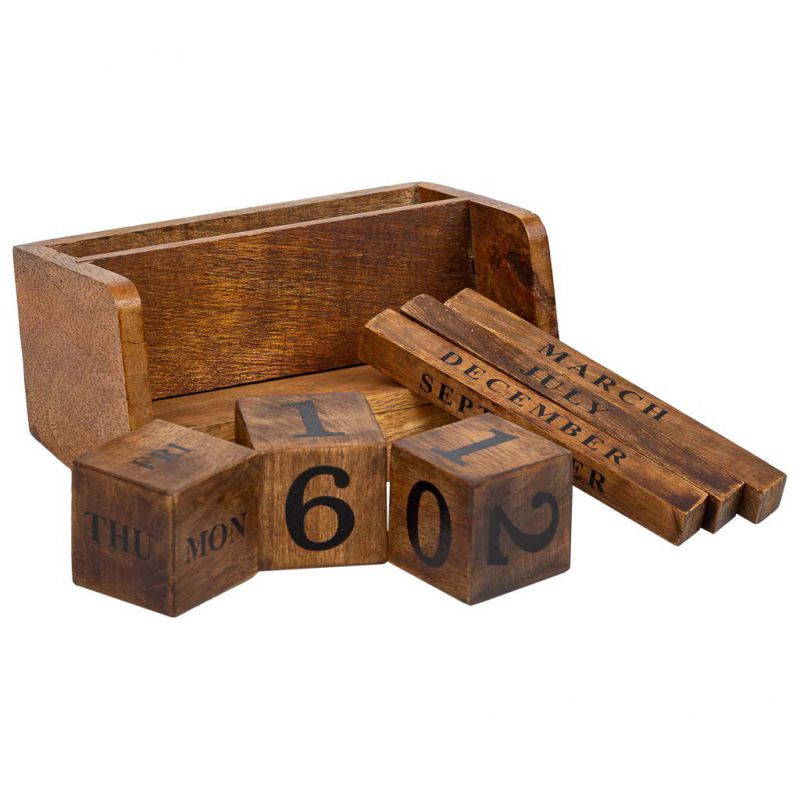 calendario de cuatro cubos de madera marron