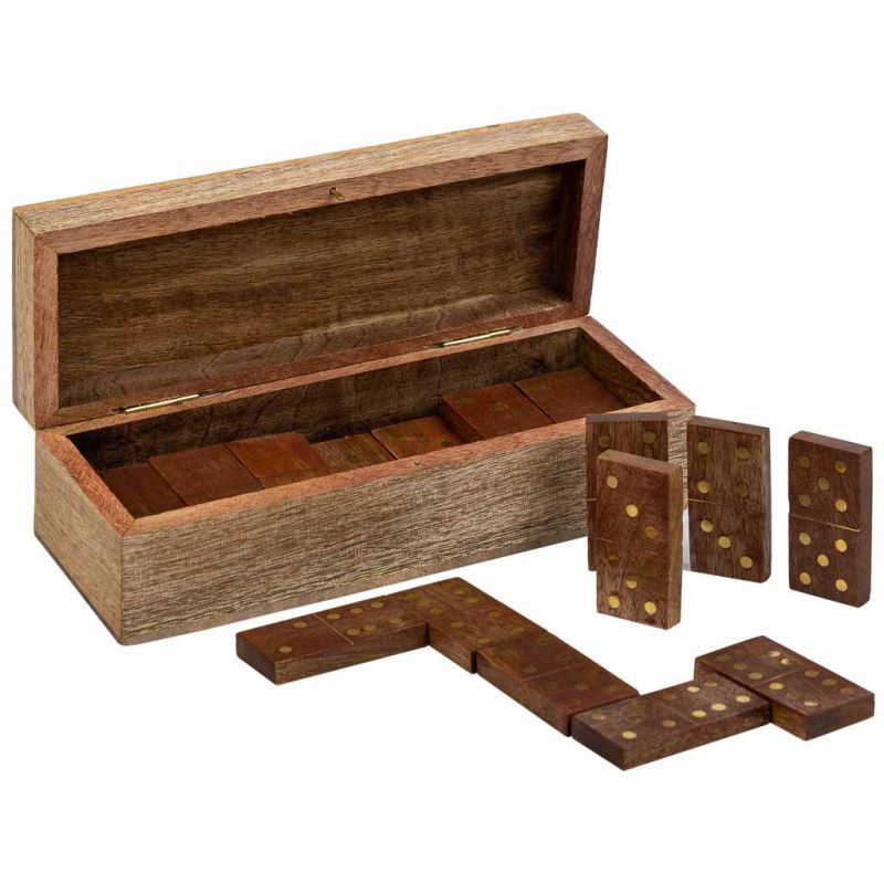 domino en caja de madera marron